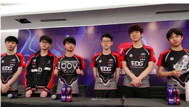 迷感到意外 迷感到意外