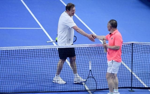 队内某位边 队内某位边